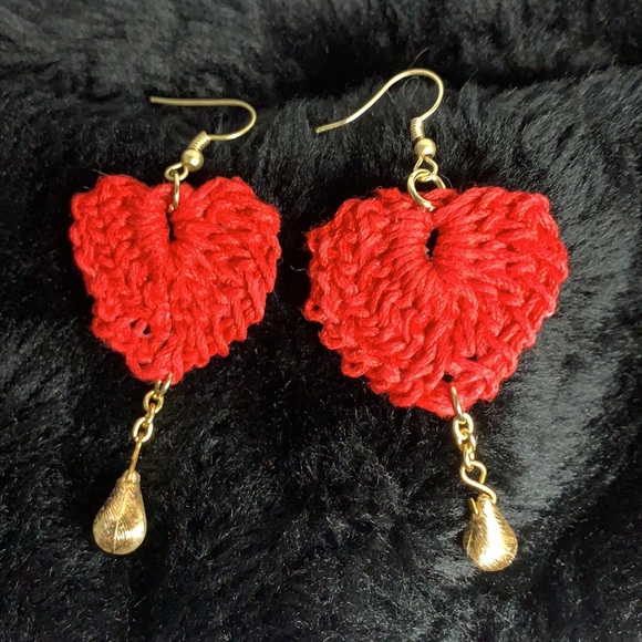 ❤️❤️❤️Red Heart Knitted Earrings❤️❤️❤️ - Picture 3 of 3